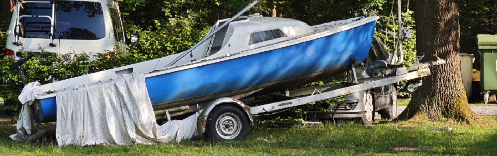 Verwaistes Segelboot